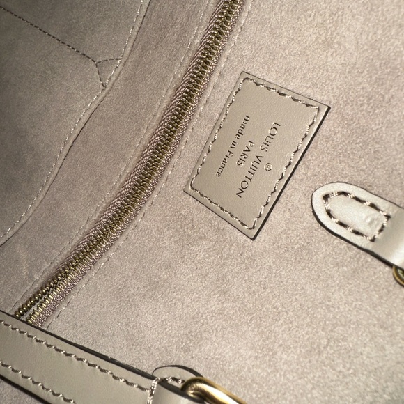 🧿Authentic Louis Vuitton Onthego MM turtle dove empriente leather🧿SOLD🧿 - Picture 10 of 13